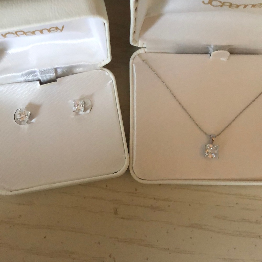 Cubic zirconia 18” necklace and earring set silver